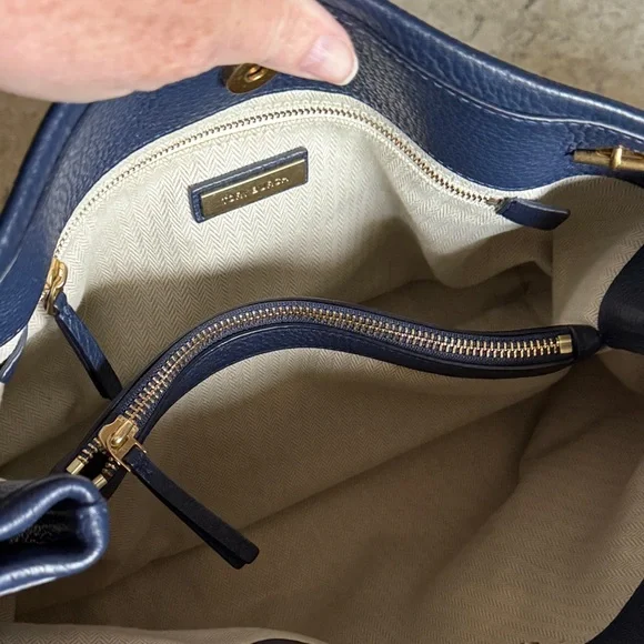 Tory Burch Dark Blue Shoulder Bag with Gold Chains - Picture 9 of 10